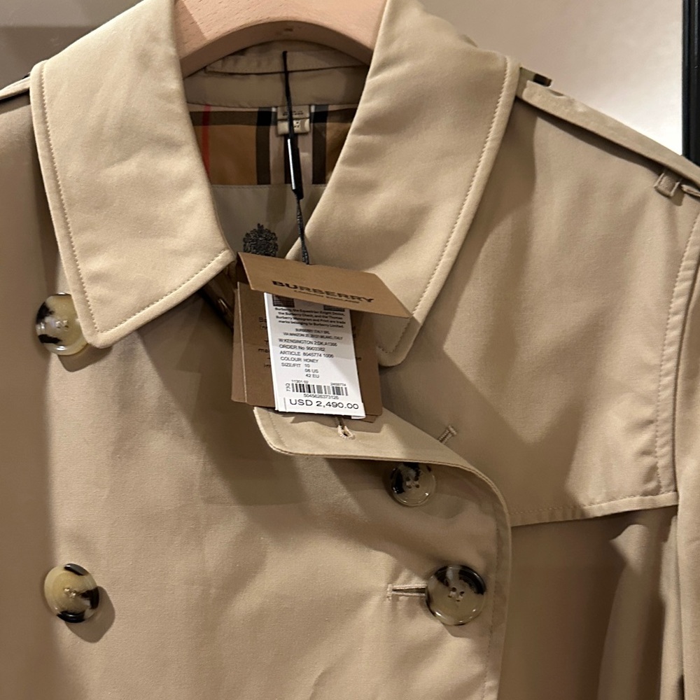 Authentic Burberry Women’s Beige Classic Trench Coat